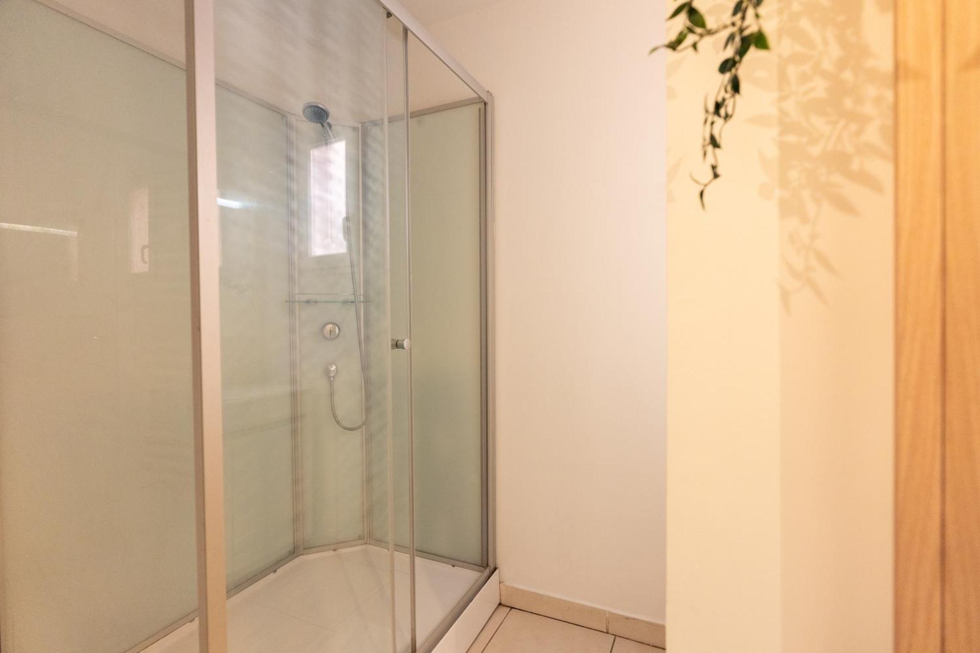 Appartement Tout Equipe Pour 6 Personnes A 15Min Des Plages Béziers Dış mekan fotoğraf