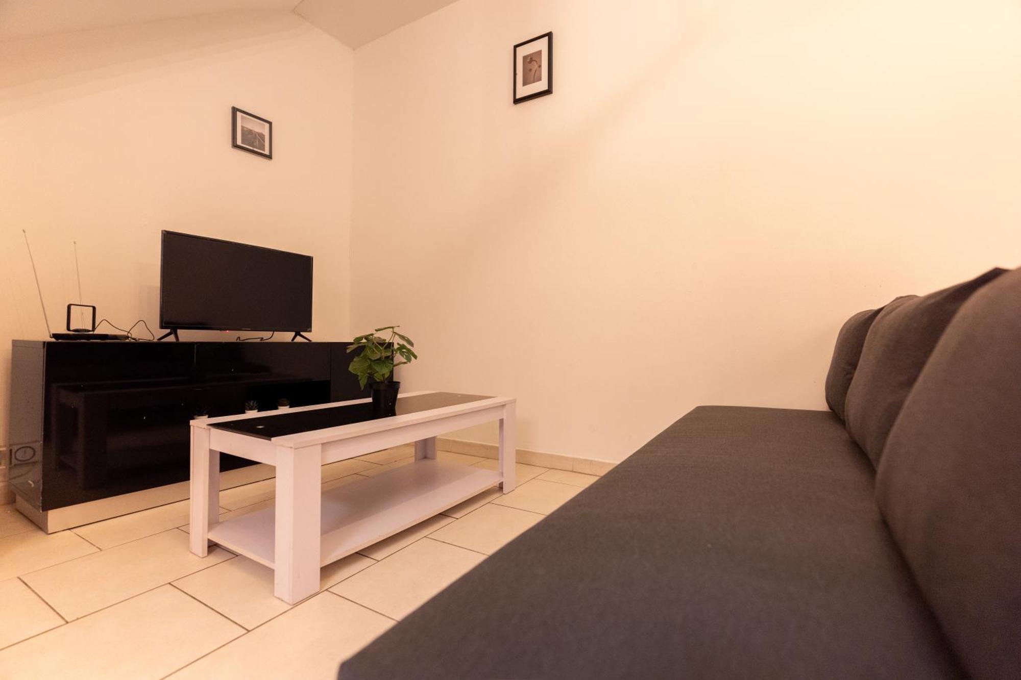 Appartement Tout Equipe Pour 6 Personnes A 15Min Des Plages Béziers Dış mekan fotoğraf