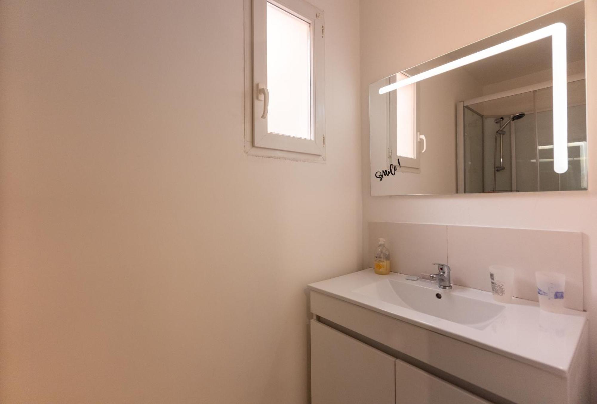 Appartement Tout Equipe Pour 6 Personnes A 15Min Des Plages Béziers Dış mekan fotoğraf
